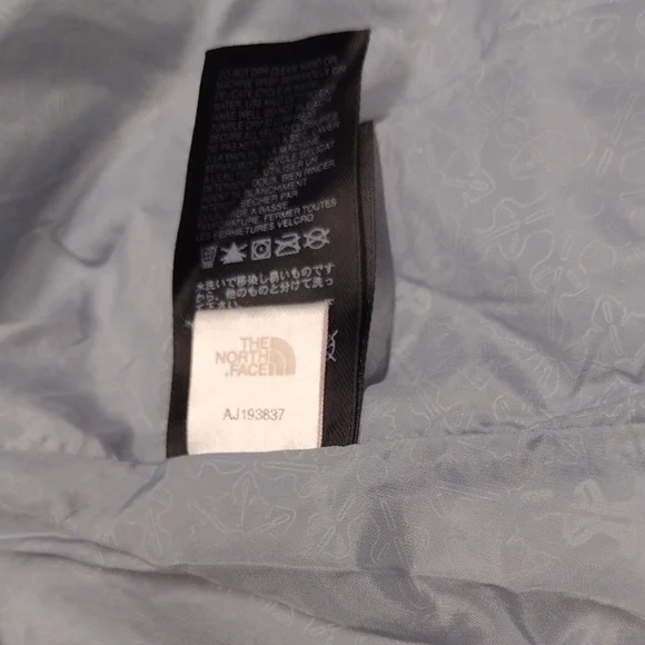 The North Face Women's Blue and Cream Ski Jacket ,Hikin,Snow. - Picture 9 of 16